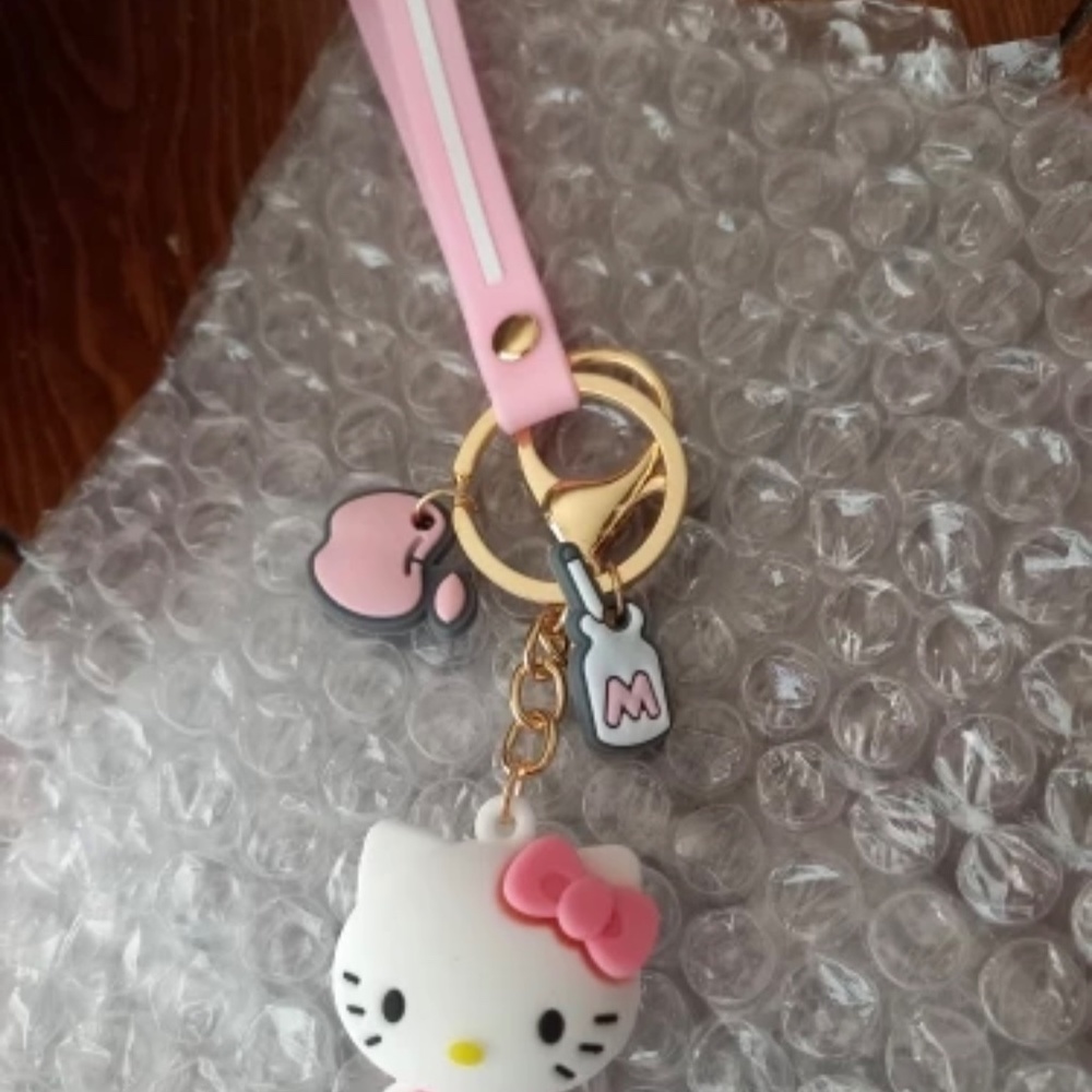 Pink hello kitty keychain - Picture 3 of 5